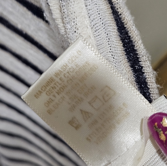 Preloved Buckle Daytrip Bubble Sleeve Pullover Top - Picture 6 of 7